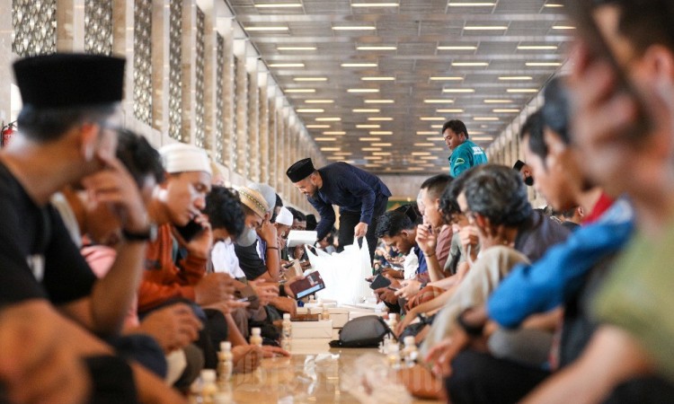 Masjid Istiqlal Sediakan 2.000 Paket Makanan Untuk Berbuka Puasa