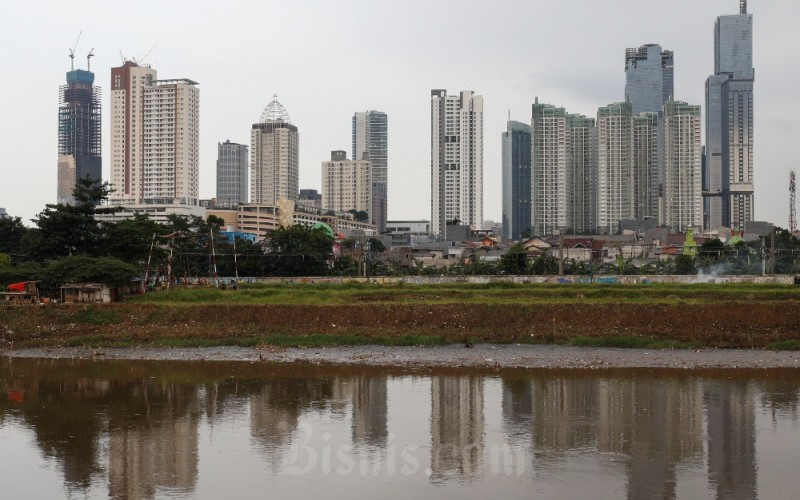 Suasana jajaran gedung bertingkat di Jakarta, Jumat (24/3/2023). Kantor Wilayah Direktorat Perbendaharaan Kementerian Keuangan lingkup DKI Jakarta mencatat Anggaran Pendapatan dan Belanja Negara (APBN) Regional DKI Jakarta sampai dengan 28 Februari 2023 mengalami surplus sebesar Rp206,10 triliun atau 27,06% dari target sepanjang 2023. Bisnis/Suselo Jati