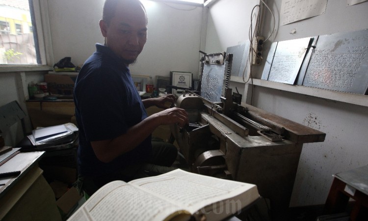 Melihat Pembuatan Alquran Braille di Bandung