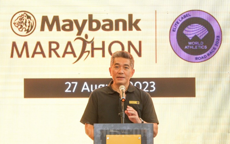Presiden Direktur PT Maybank Indonesia Tbk. Taswin Zakaria memberikan pemaparan saat konferensi pers Maybank Marathon 2023 di Jakarta, Rabu (29/3/2023). Maybank Indonesia akan menyelenggarakan Elite Label Road Race Maybank Marathon 2023 di Bali Safari & Marine Park Gianyar pada 27 Agustus 2023. Sedangkan untuk registrasi, Maybank Marathon 2023 akan dibuka untuk umum mulai 4 April 2023. Bisnis/Suselo Jati
