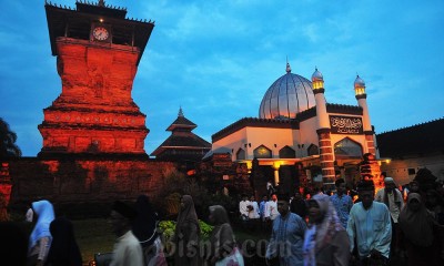 Masjid Menara Kudus Perpaduan Budaya Islam dan Budaya Hindu-Jawa