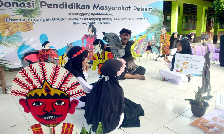 JMI Berikan Donasi Pendidikan Masyarakat Pesesir Di SDN Tanjung Burung Kabupaten Banten Lewat Media Dongeng Perbankan