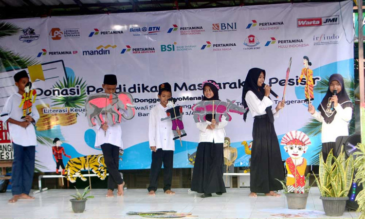 JMI Berikan Donasi Pendidikan Masyarakat Pesesir Di SDN Tanjung Burung Kabupaten Banten Lewat Media Dongeng Perbankan