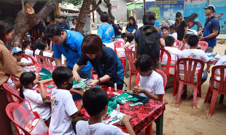 UOB Indonesia Tingkatkan Kesadaran Pentingnya Keanekaragaman Hayati Laut Bersama Anak-Anak Kurang Beruntung di Bali