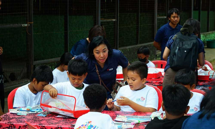 UOB Indonesia Tingkatkan Kesadaran Pentingnya Keanekaragaman Hayati Laut Bersama Anak-Anak Kurang Beruntung di Bali