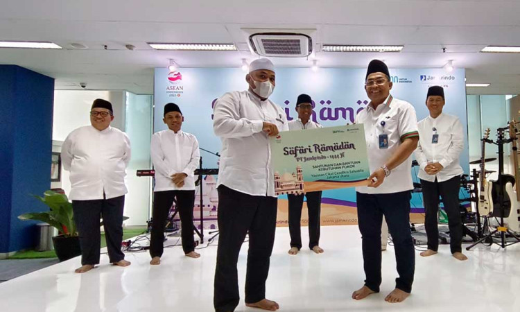 Jamkrindo Bagikan 7.937 paket sembako dan Santunan di Berbagai Daerah 