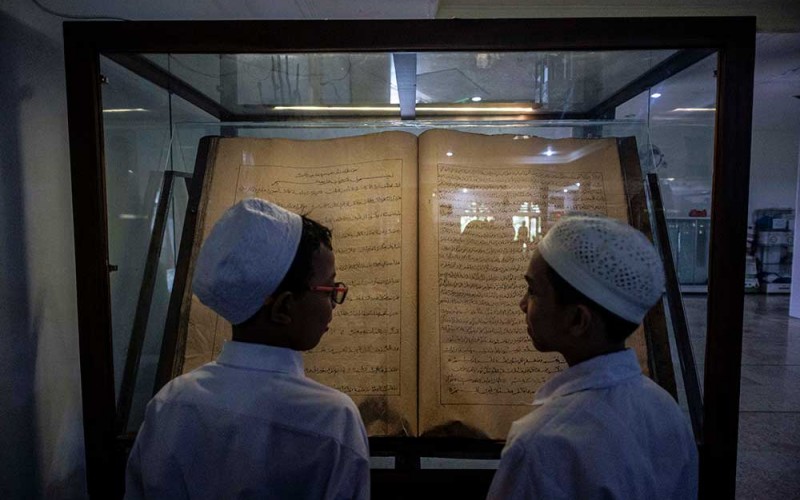 Masjid Masjid Jami Matraman Jakarta Menyimpan Mushaf Alquran Raksasa