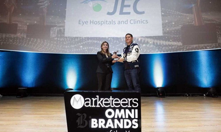 JEC Terima Penghargaan Marketeers OMNI Brand of The Year 2023