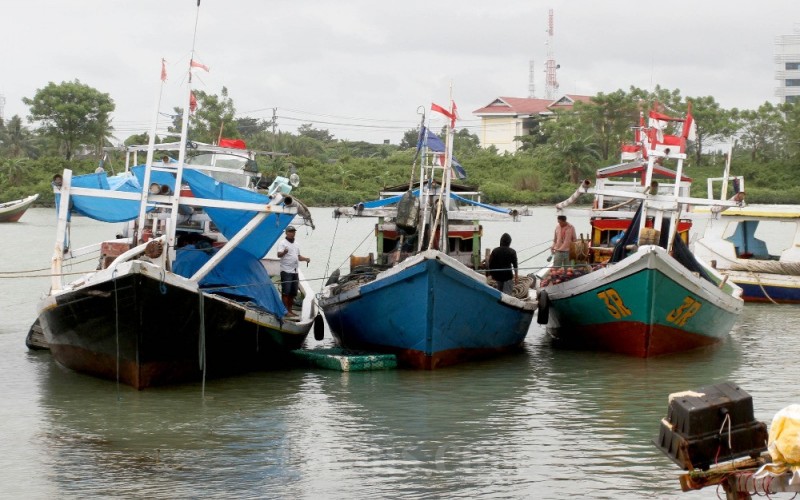 Kapal nelayan berlayar untuk menangkap ikan di Makassar, Sulawesi Selatan, Jumat (7/4/2023). Badan Pusat Statistik (BPS) Sulawesi Selatan merilis data melalui websidenya bahwa pada bulan Maret 2023 terjadi inflasi year on year (yoy) gabungan lima kota di Sulawesi Selatan (Bulukumba, Watampone, Makassar, Parepare, dan Palopo) sebesar 5,86 persen dengan Indeks Harga Konsumen sebesar 115,46. Bisnis/Paulus Tandi Bone