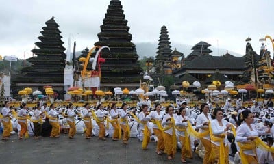 Umat Hindu di Bali Ikuti Rangkaian Upacara Ida Bhatara Turun Kabeh