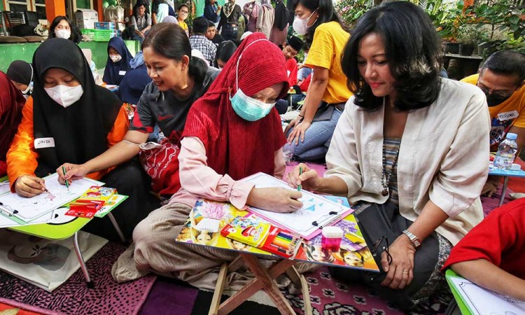 AXA Mandiri Salurkan Bantuan Untuk Pasien Kanker Anak