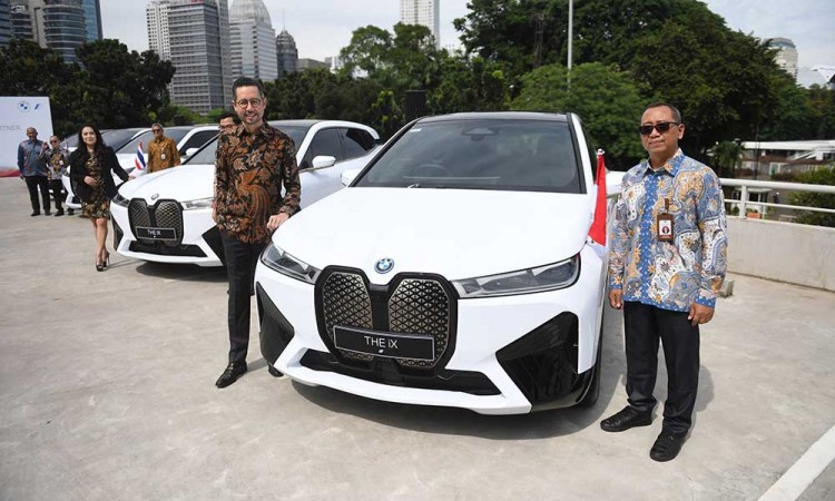 BMW Serahkan 13 Mobil Listrik Untuk Peserta KTT Asean