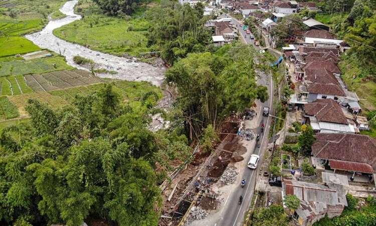 Perbaikan Jalan Yang Amblas di Malang Ditargetkan Selesai Sebelum Puncak Arus Mudik