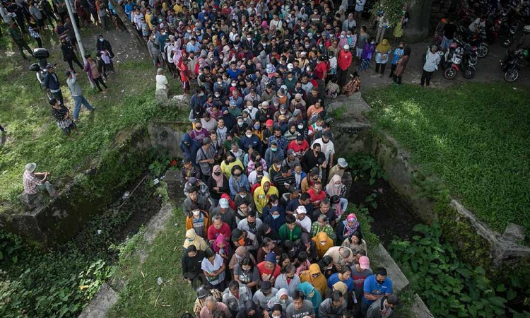 Pembagian Sepuluh Ribu Paket Sembako