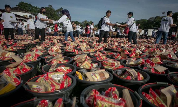 Pembagian Sepuluh Ribu Paket Sembako