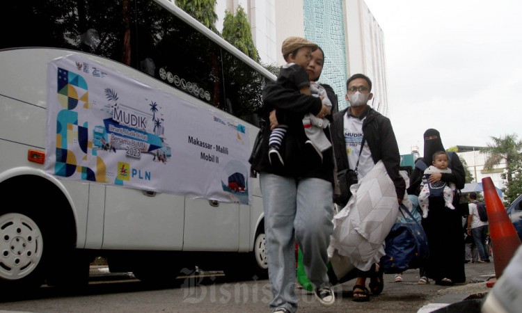PLN UID Sulselrabar Berangkatkan 500 Pemudik dari Makassar