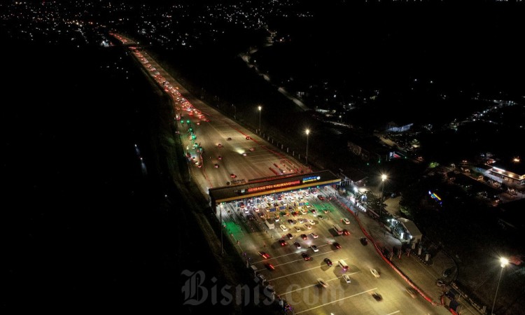 Trafik Kendaraan Yang Melintas di GT Kalikakung Semarang Terus Meningkat