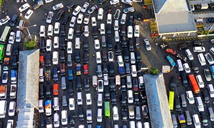 Pemudik Harus Rela Menunggu Hingga 9 Jam Untuk Memasuki Kapal di Pelabuhan Gilimanuk