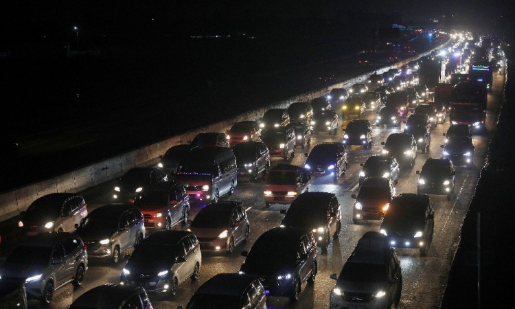 Begini Kondisi Jalan Tol Jakarta-Cikampek Saat Puncak Arus Mudik