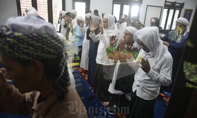 Salat Idul Fitri Jamaah Tarekat Naqsabandiyah Al Kholidiyah Jalaliyah di Bogor