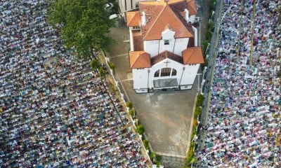 Potret Toleransi Beragama, Warga Matraman Salat Idulfitri di Depan Gereja