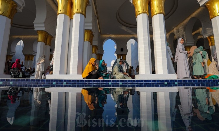 Salat Idul Fitri di Masjid Sheikh Zayed