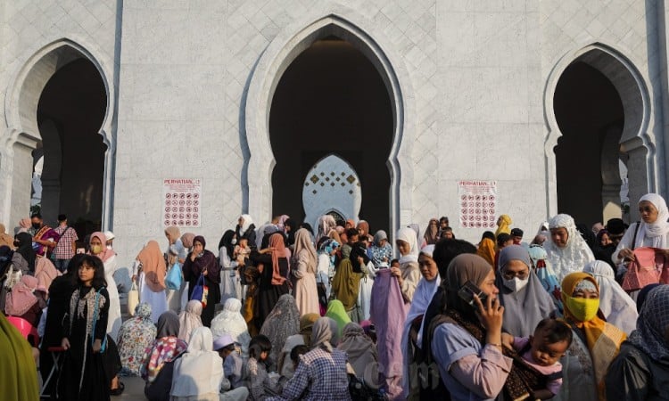 Salat Idul Fitri di Masjid Sheikh Zayed