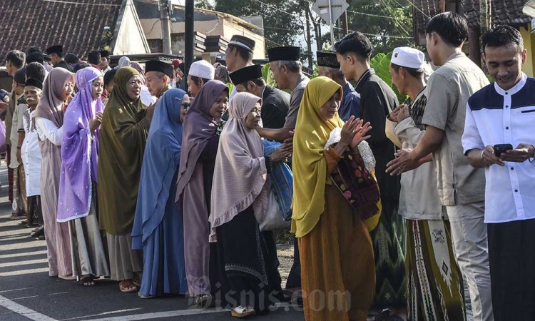 Tradisi Salaman Massal Lebaran