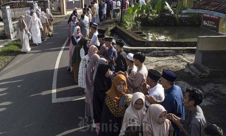 Tradisi Salaman Massal Lebaran