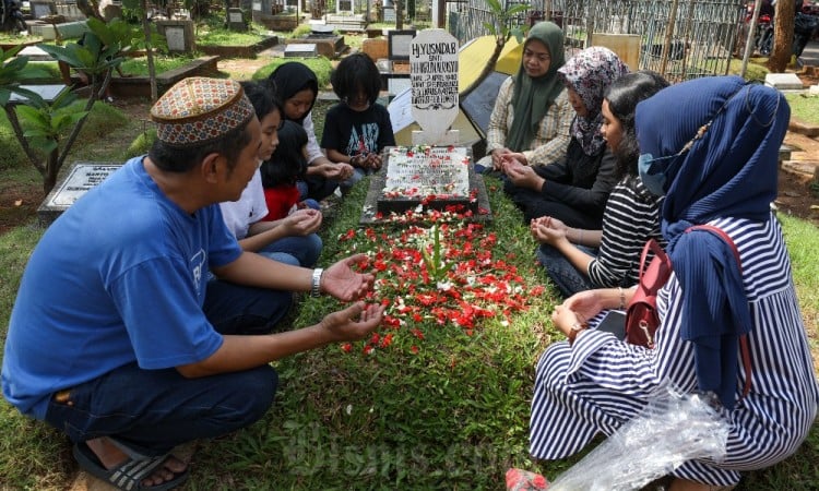 Tradisi Ziarah Kubur Saat Lebaran