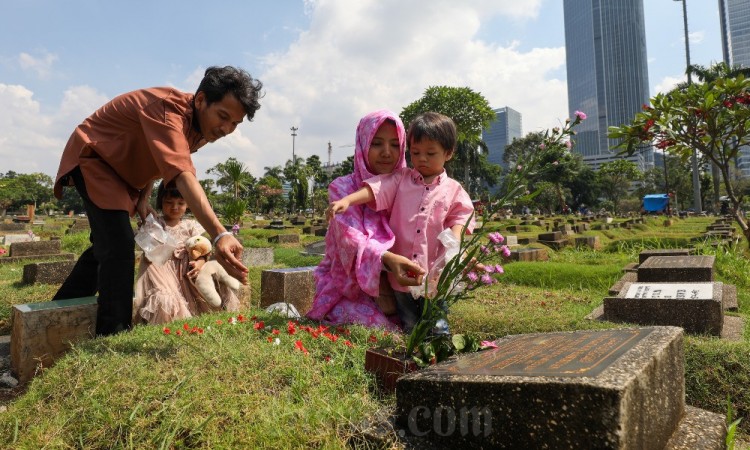 Tradisi Ziarah Kubur Saat Lebaran