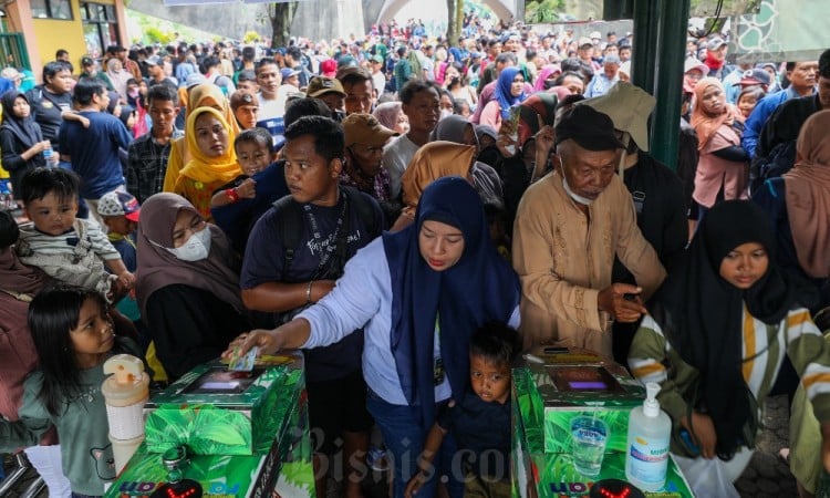 Ragunan Dipadati Pengunjung Saat Liburan Lebaran