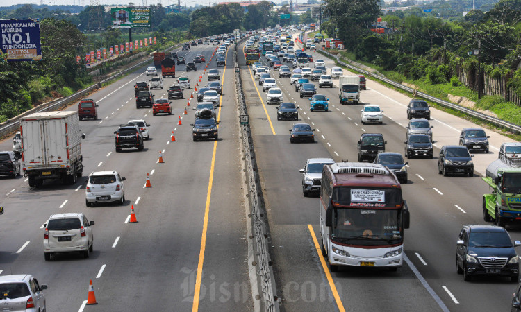 Contraflow di Jalan Tol Jakarta-Cikampek Kembali Diterapkan dari KM 72 Sampai KM 47