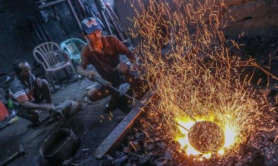 Melihat Lebih Dekat Pembuatan Gong Secara Tradisional di Bogor