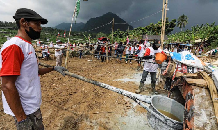 Kemeriahan Tradisi Perang Meriam Karbit Khas Wilayah Bogor