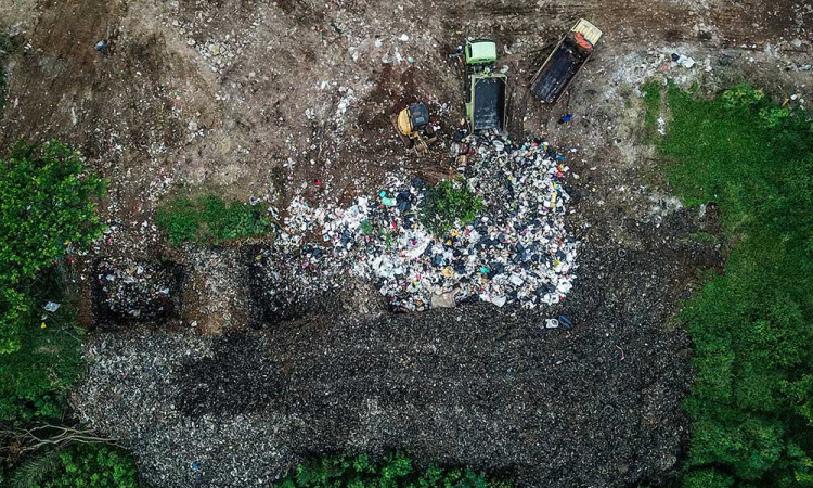 Pemkot Bandung Kembalu Membuka TPA Cicabe Untuk Menangani Masalah Penumpukan Sampah