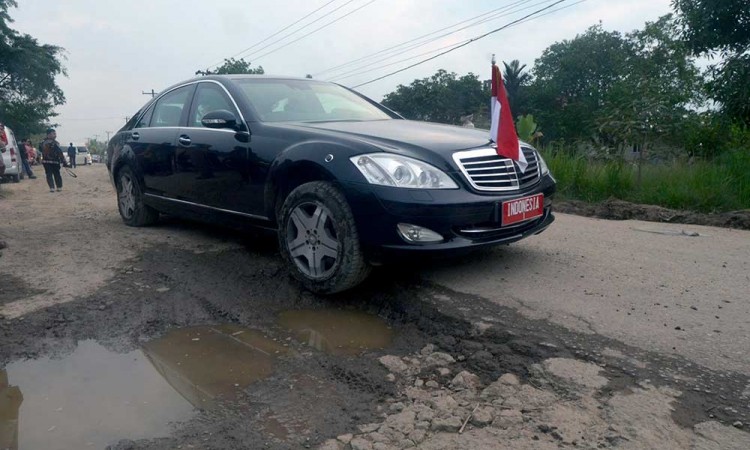 Presiden Joko Widodo Tinjau Jalan Rusak di Provinsi Lampung