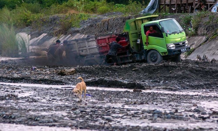 Aktivitas Tambang Pasir di Sungai Palupi Palu Kembali Normal