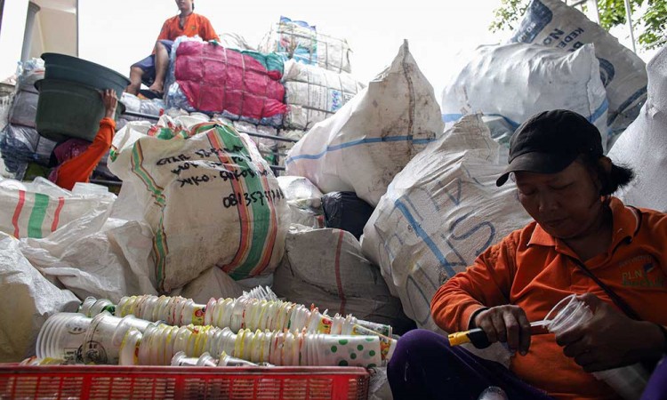 Bank Sampah Induk Surabaya Menerima Limbah Rumah Tangga Hingga 3 Ton Per Hari