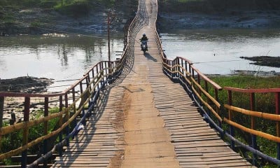 Jembatan Apung Berbayar di Kudus Jawa Tengah