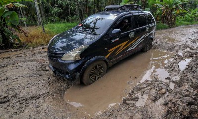Jalan Penghubung ke Ibu Kota Kabupaten Tanjung Jabung Timur di Jambi Rusak Parah