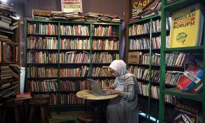Unik, Kedai Kopi di Solo Memiliki Konsep Ruang Baca dan Toko Buku