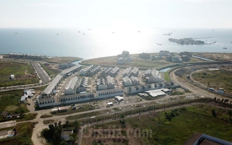 Foto udara proyek pembangunan perumahan Citralan City milik pengembang properti PT Ciputra Development Tbk. (CTRA) dalam proses perampungan di Makassar, Sulaweai Selatan, Jumat (26/5/2023). Berdasarkan laporan keuangan per 31 Maret 2023, CTRA mencatatkan pendapatan sebesar Rp2,13 triliun. Sementara itu CTRA mencatatkan marketing sales sebesar Rp3,4 triliun 39 persen dari target pada tiga bulan pertama 2023. Capaian tersebut melonjak 74 persen secara YoY. Bisnis/Paulus Tandi Bone