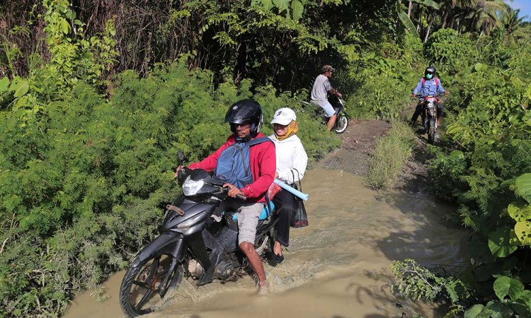 Warga Keluhkan Kerusakan Infrastruktur Jalan dan Jembatan di Kabupaten Halmahera Selatan