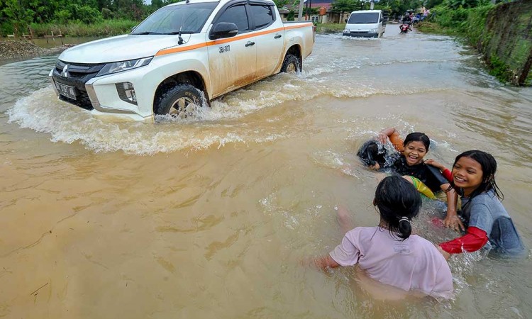 Buruknya Sistem Drainase di Jambi Membuat Sejumlah Wilayah Terendam Banjir