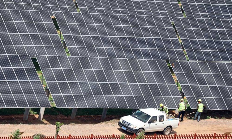 China Pasang Panel Surya Berkapasitas 500.000 Kilowatt di Ordos