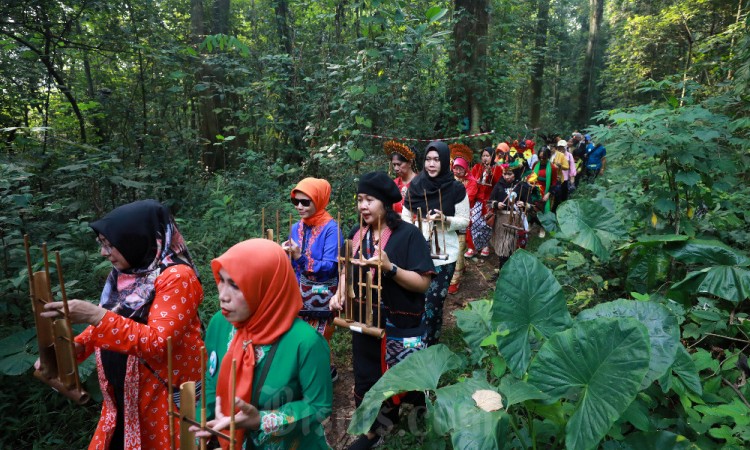 Komunitas Bakul Budaya FIB UI Helar Sedekah Hutan Universitas Indonesia 2023 