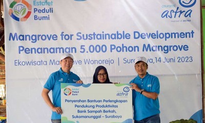 Asuransi Astra Tanam 5.000 Bibit Pohon Mangrove di Surabaya