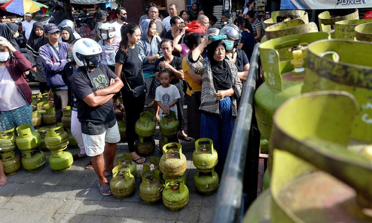 Gas 3 Kilogram Mulai Langka, Operasi Pasar Gas Elpiji di Kota Denpasar Diserbu Warga