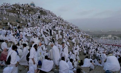 Jutaan Umat Muslim Melaksanakan Wukuf di Padang Arafah